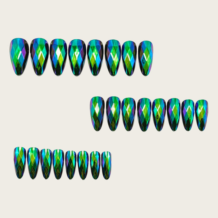 Glamorous artificial nails with faceted design Bowlift