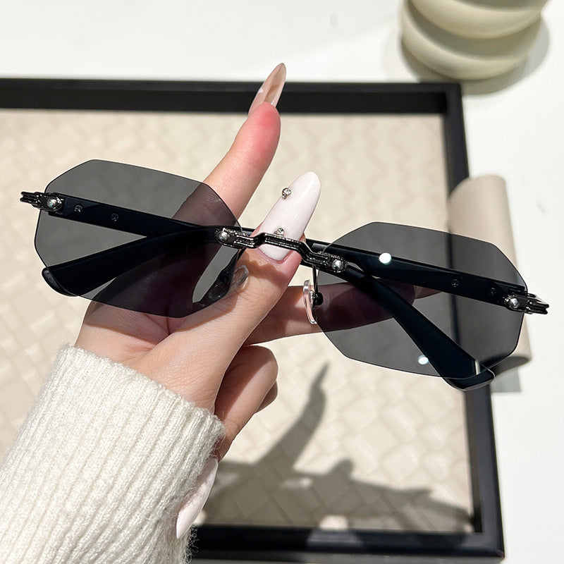 Women's futuristic sunglasses with geometric frame and wood details Bowlift