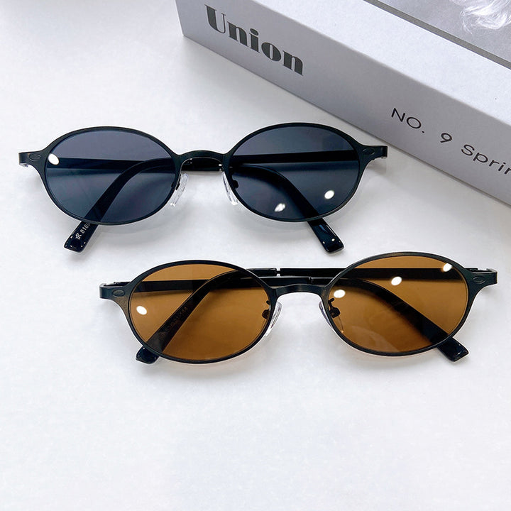 Fashionable Round Sunglasses with Elegant Golden Frame Bowlift