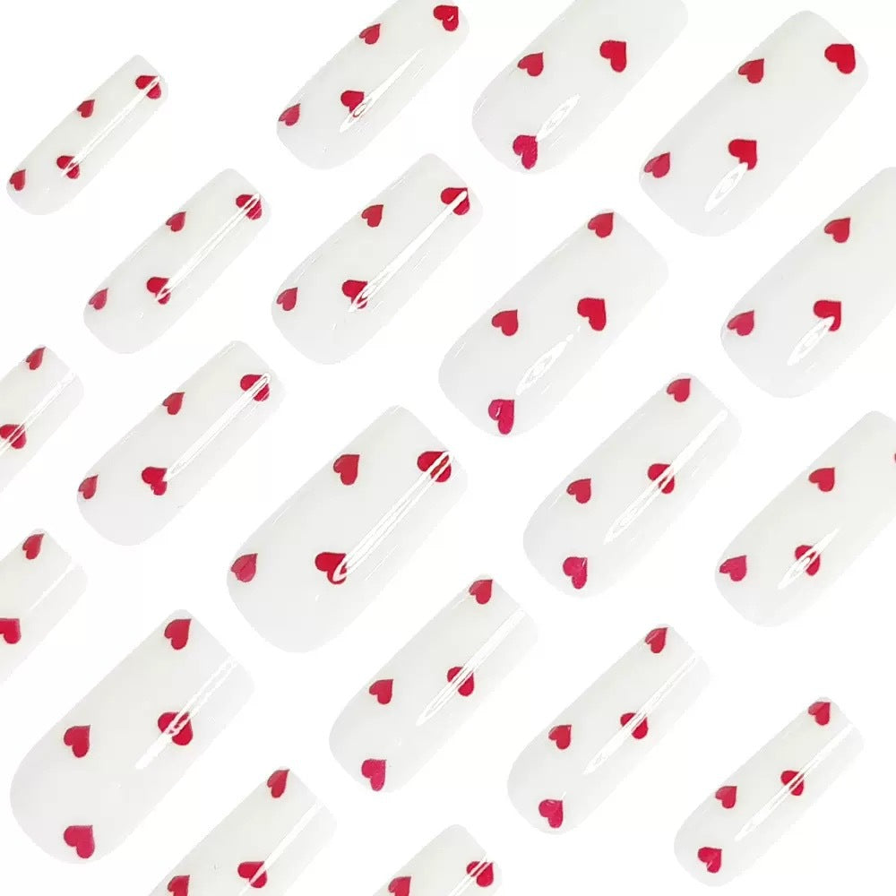 Art nail set with romantic heart design and shiny finish Bowlift