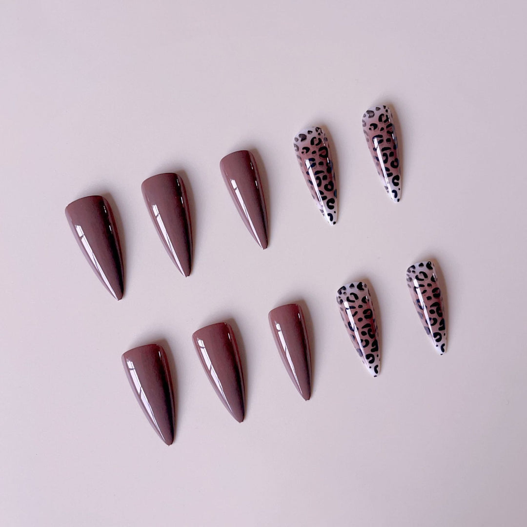 Nail set with elegant leopard pattern and modern stiletto design Bowlift