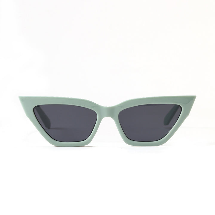 Women's Cat-Eye Sunglasses with Luxurious Chain Frame Bowlift
