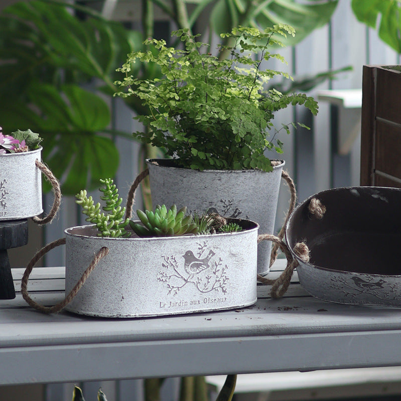 Decorative storage basket made of metal with natural design Bowlift