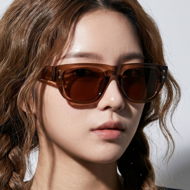 Women's fashionable sunglasses in trendy rectangle design Bowlift