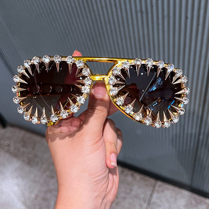 Women's sunglasses in a futuristic design with尖 crystal embellishments Bowlift