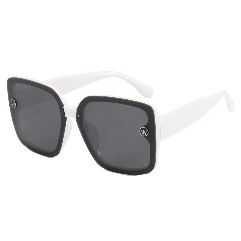 Women's fashionable square sunglasses with extravagant design Bowlift