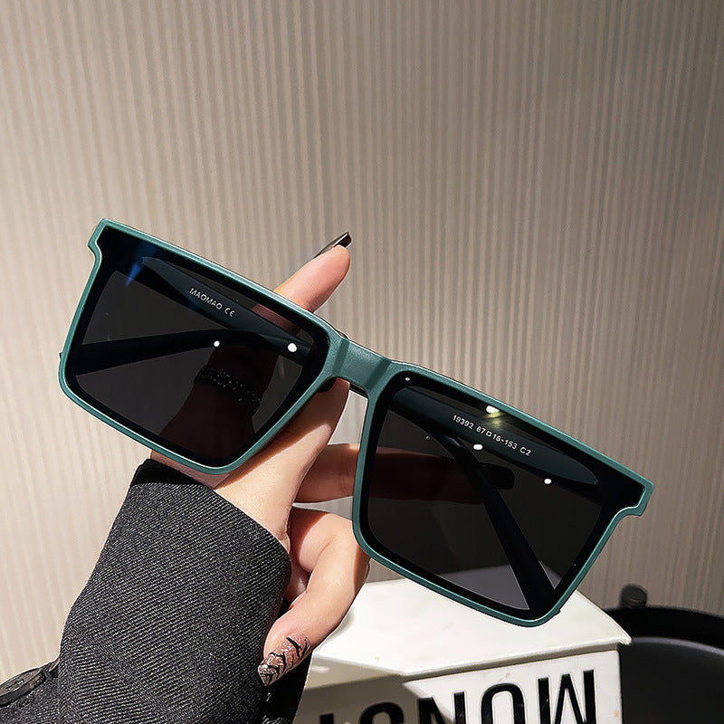 Ladies square sunglasses in elegant, modern design Bowlift