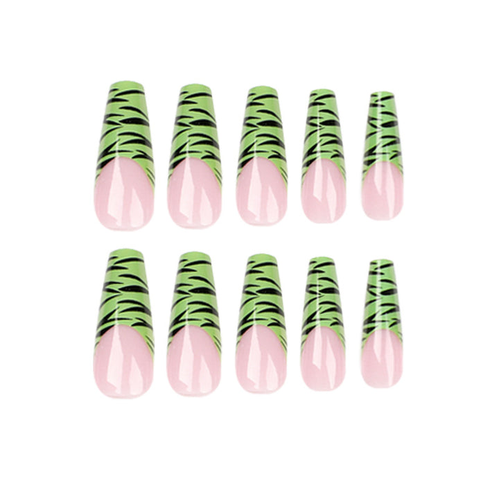 Artistic fingernails with trendy zebra design Bowlift