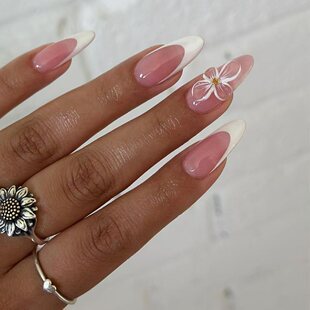 Elegant Gel Nail Art Extensions Bowlift