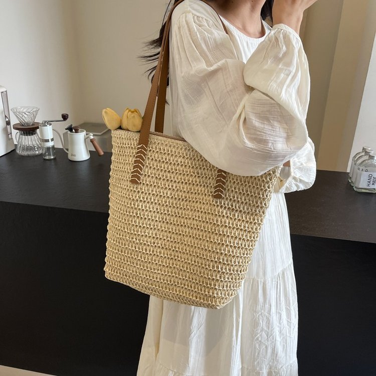 Handmade basket bag with elegant leather handle Bowlift