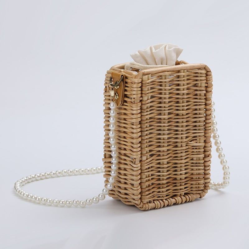 Women's handbag made of woven material with pearl accents Bowlift