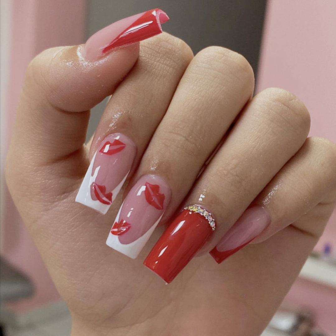 Kiss-Themed Nail Art Extensions Bowlift