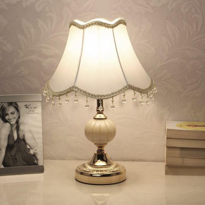 Vintage Floral Shade Table Lamp