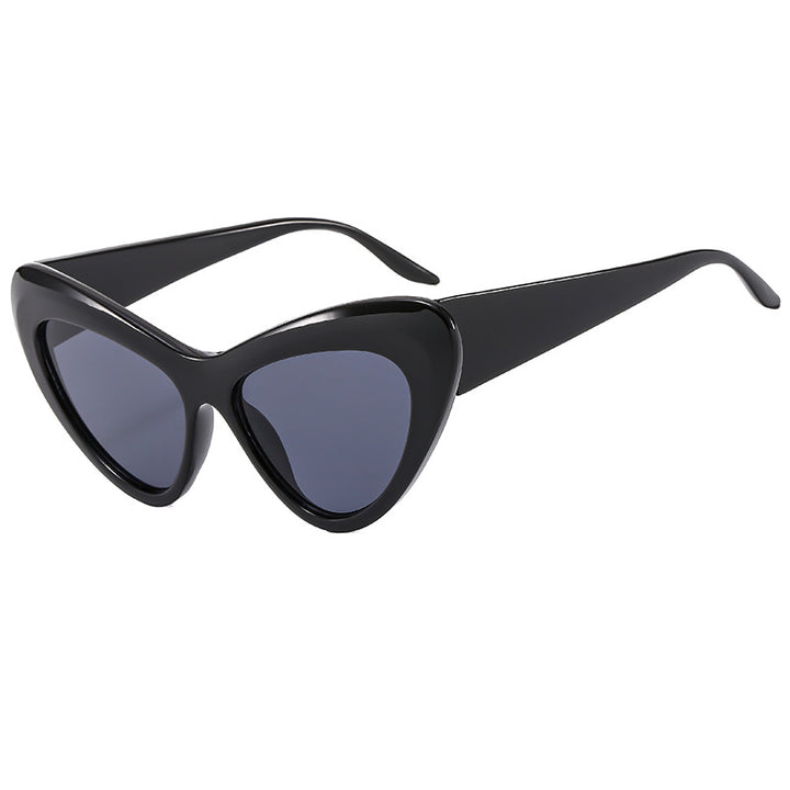 Women Cat-Eye Sunglasses in Distinctive Design Bowlift