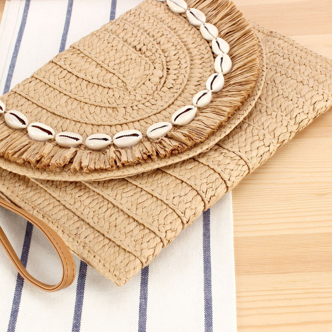 Shoulder bag with handcrafted shell decor Bowlift