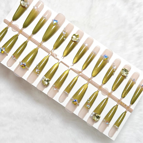 Artificial nails with elegant glitter accents Bowlift