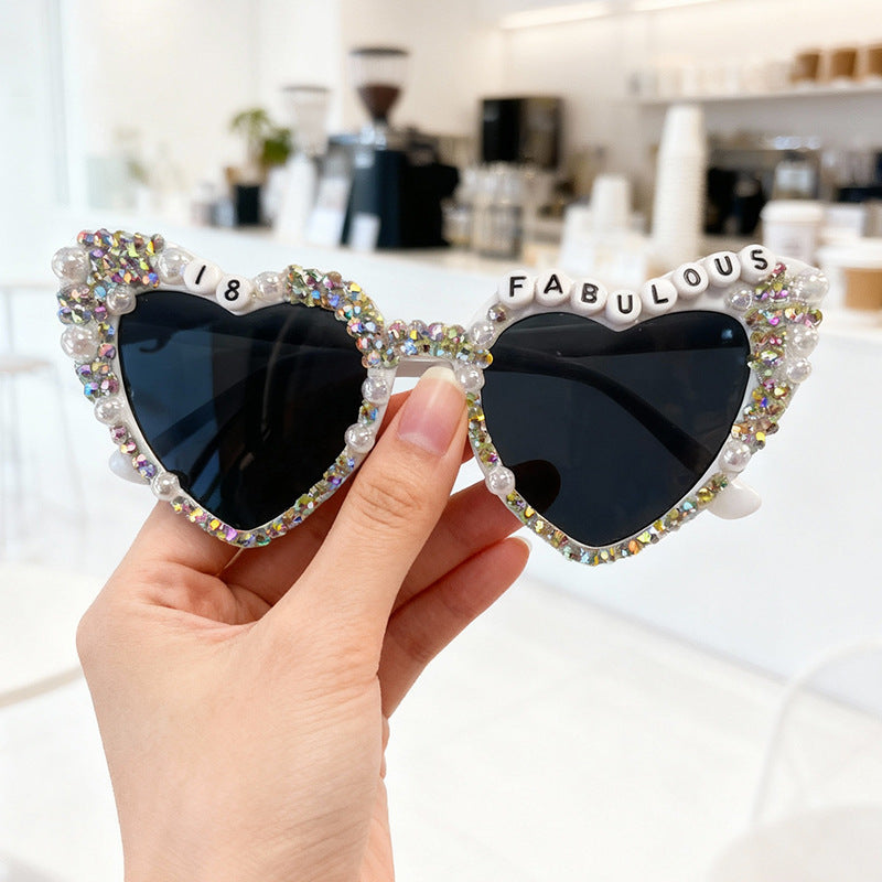 Glamorous Heart-Shaped Sunglasses Bowlift