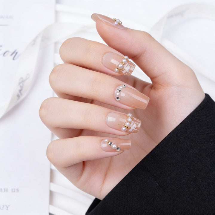 Artificial nails with elegant pearl and glitter decorations Bowlift