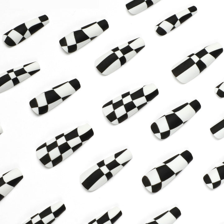 Nail set with stylish checkerboard pattern Bowlift