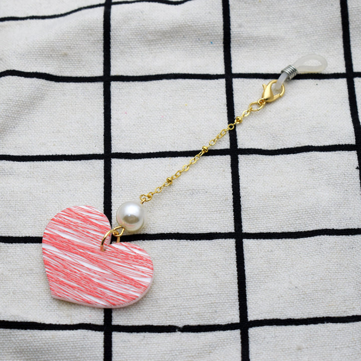 Heart-Shaped Eyewear Chain with Pearl Accents Bowlift