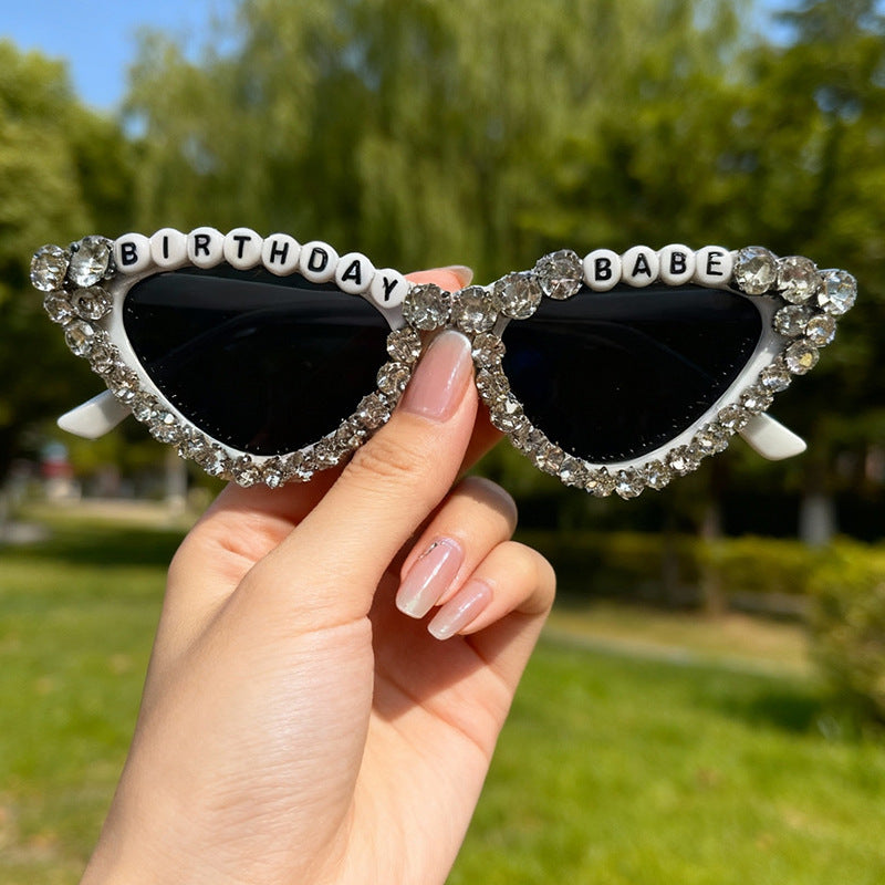 Glamorous Cat-Eye Sunglasses Bowlift