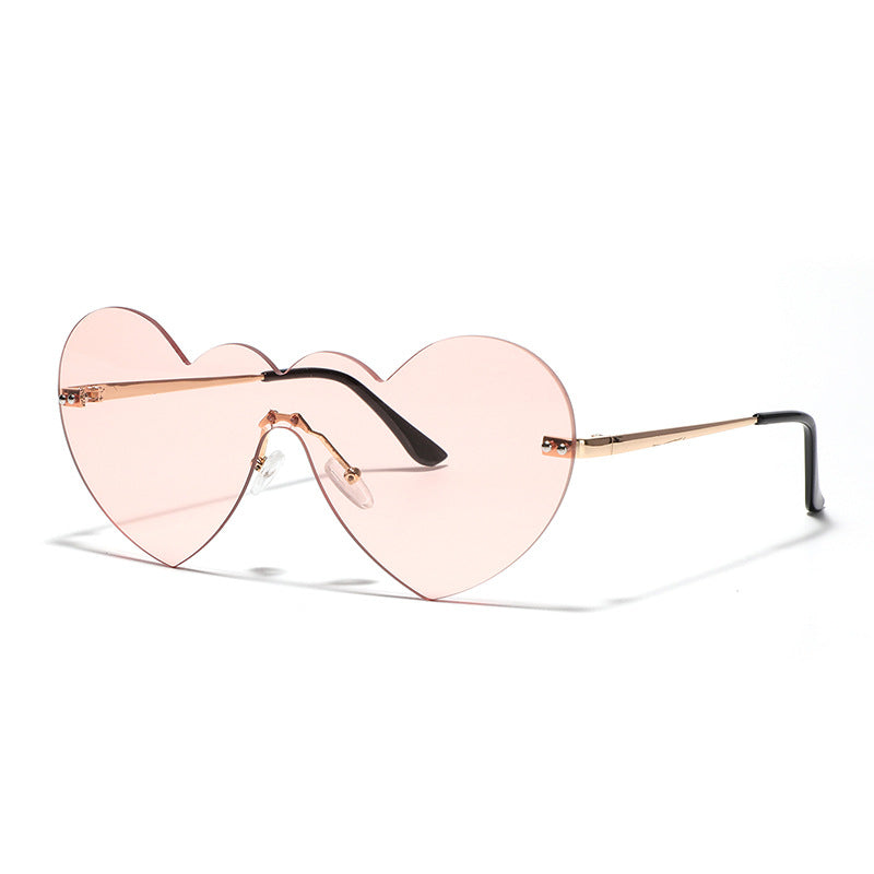 Ladies extravagant heart sunglasses with protective lenses Bowlift