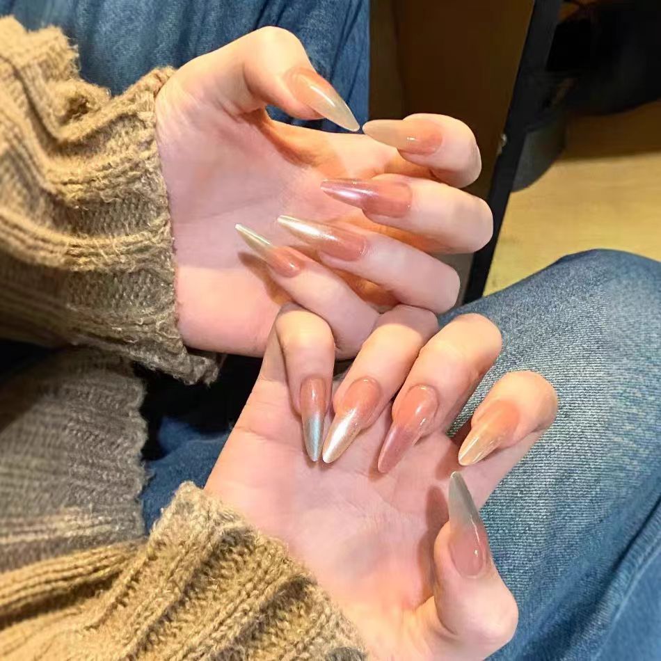 Artificial nails with elegant ombre effect and glitter accents Bowlift