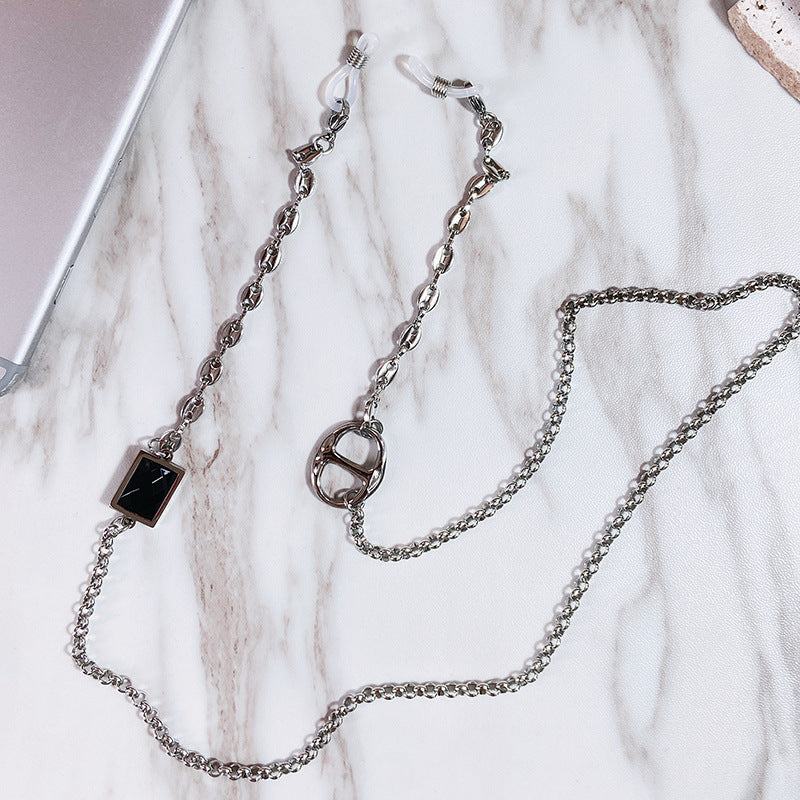 Elegant glasses holder chain with noble pendant Bowlift
