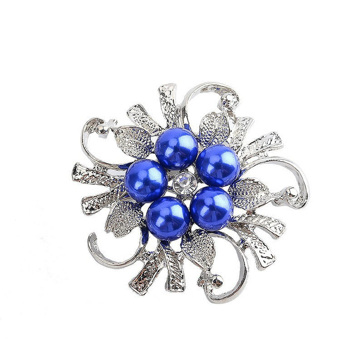 Glamorous brooch with pearl set Bowlift