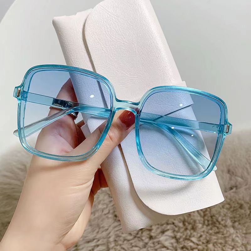Women's square oversized sunglasses with integrated UV protection Bowlift