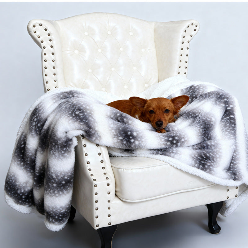 Women Cozy Dog Blanket with Soft Fleece and Modern Design Bowlift