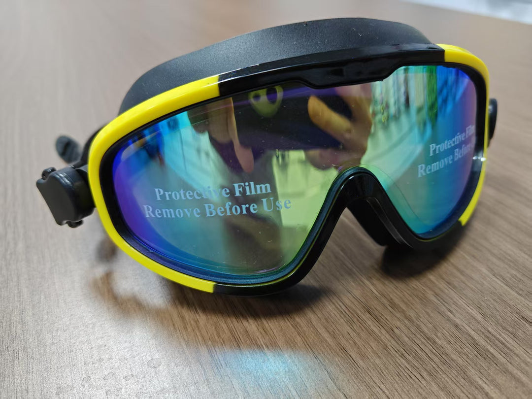 Swimming mask with anti-fog coating and ergonomic silicone frame Bowlift