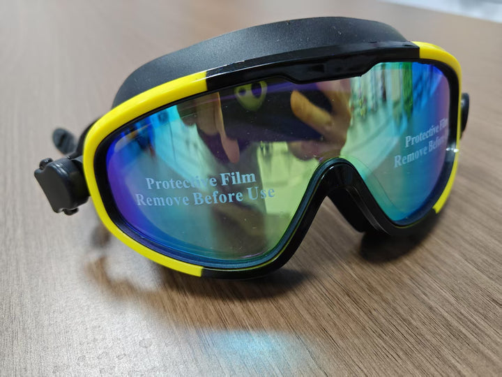Swim protection mask with clear field of vision and comfortable fit Bowlift