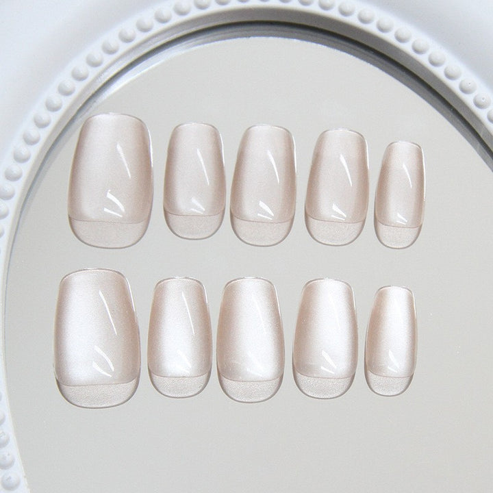 High-quality artificial nails with natural finish Bowlift