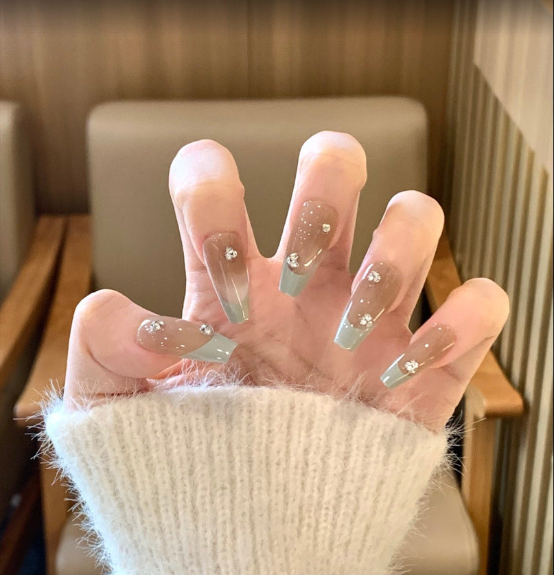 Artistic Press-On Nail Set with Star Design Bowlift