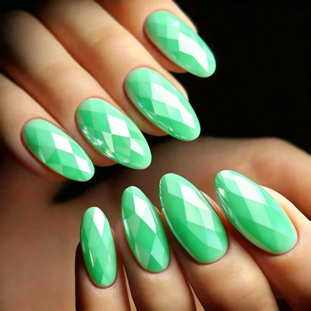 Shiny artificial nails Bowlift