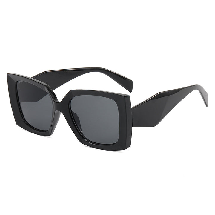 Women's Extravagant Oversized Sunglasses in Modern Design Bowlift