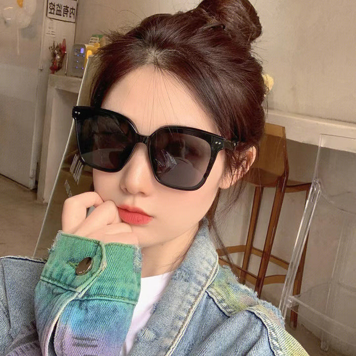 Ladies fashionable sunglasses with striking frame and UV protection Bowlift