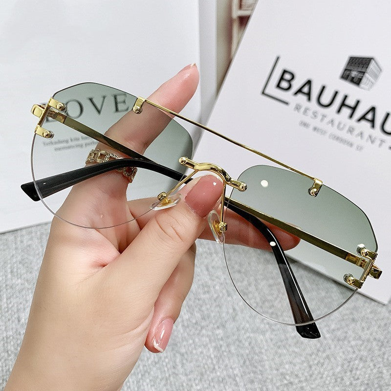 Ladies trendy sunglasses in elegant, polygonal design Bowlift