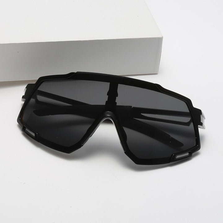 Men's sporty outdoor sunglasses with a sturdy frame and polarized lenses Bowlift