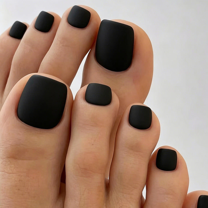 Elegant Artificial Nails in Matte Design Bowlift