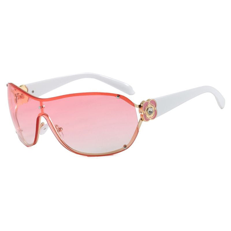 Fashionable sunglasses with floral detail Bowlift