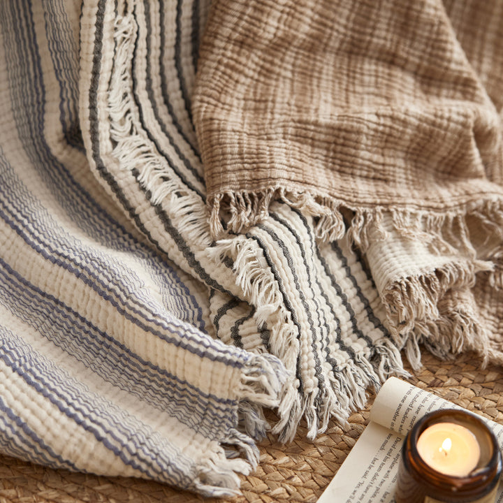Ladies elegant and airy bedspread made of high-quality cotton Bowlift