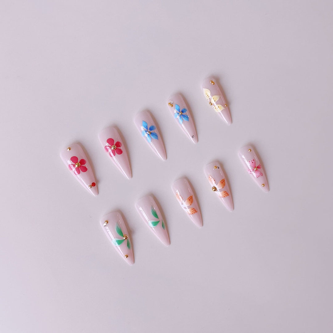 Artificial nail tips with floral decorations Bowlift
