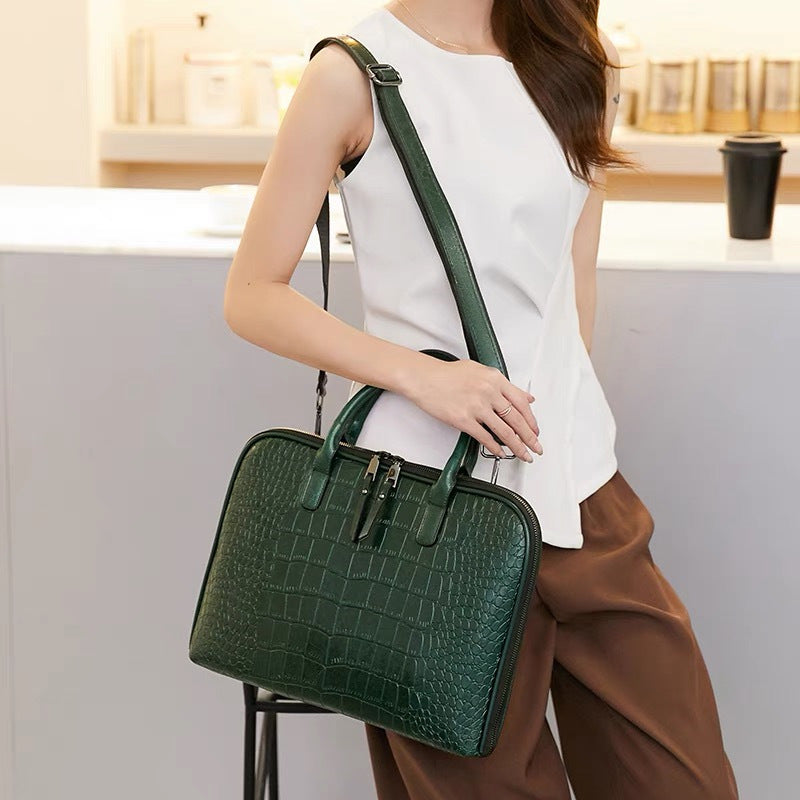 Elegant Handbag in Crocodile Look Bowlift