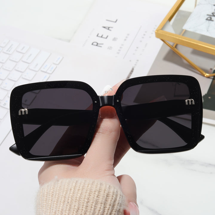Ladies fashionable square sunglasses with shimmering frame Bowlift