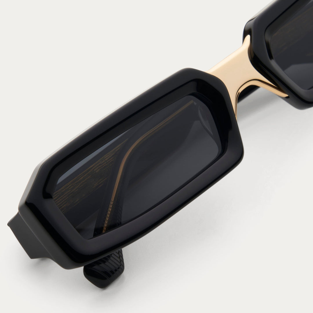 Women's stylish sunglasses in a modern rectangular design with a comfortable frame Bowlift