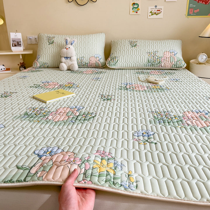 Playful Rabbit-Themed Quilted Bedspread Set