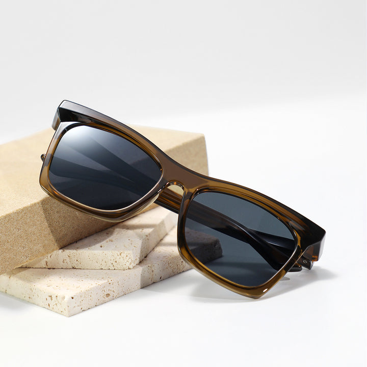 Women's fashionable sunglasses in trendy frame Bowlift
