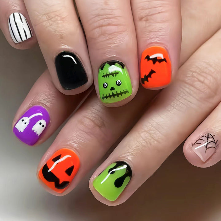 Nail art set with Halloween motifs and creative 3D accents Bowlift